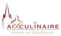 Logo von aixculinaire mit einer stilisierten Wellenform oder einem Berggipfel und einer Flaschensilhouette mit Besteckkrone als Hinweis auf die Fokussierung auf kulinarische Events mit Geschmack („events mit geschmack“).